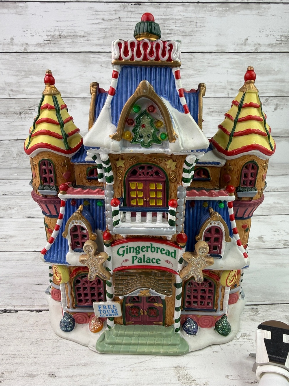 Lemax “Gingerbread Palace” Christmas Village house 2002 sugar and spice